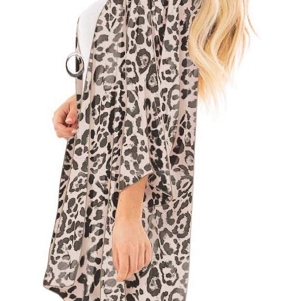 ❤️Leopard Kimono❤️ - Picture 2 of 3
